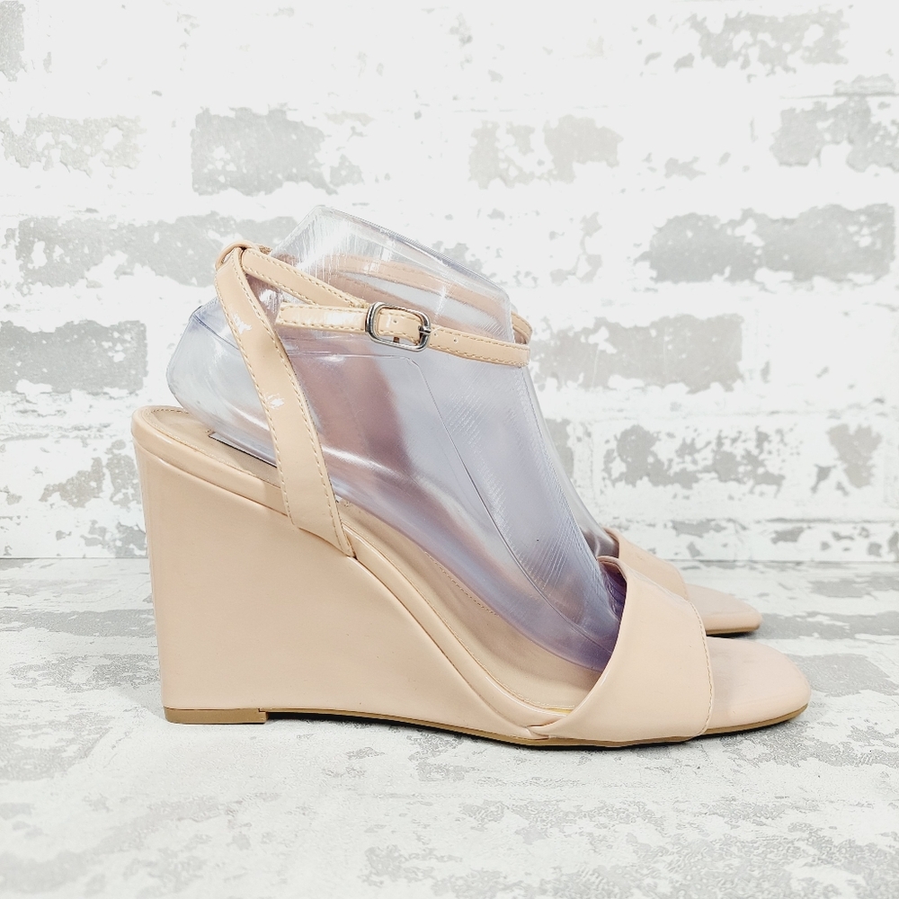 New Steve Madden Shapely In Tan Patent Cream Wedge Sandal  W17 - Picture 4 of 14